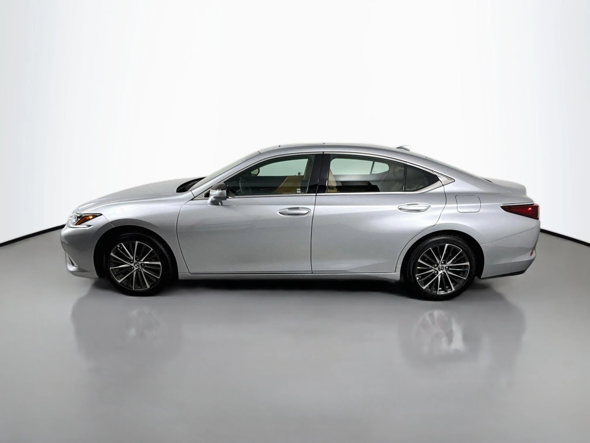 Certified Used 2025 IRIDIUM Lexus 350 image 4