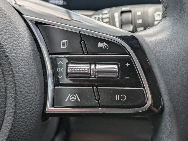 Used 2024 Snow White Pearl Kia EX image 25