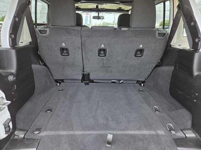Used 2021 Bright White Clearcoat Jeep Unlimited Sahara image 28