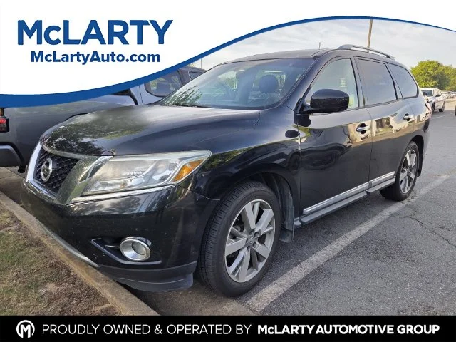 Used 2016 Black Nissan Platinum image 1