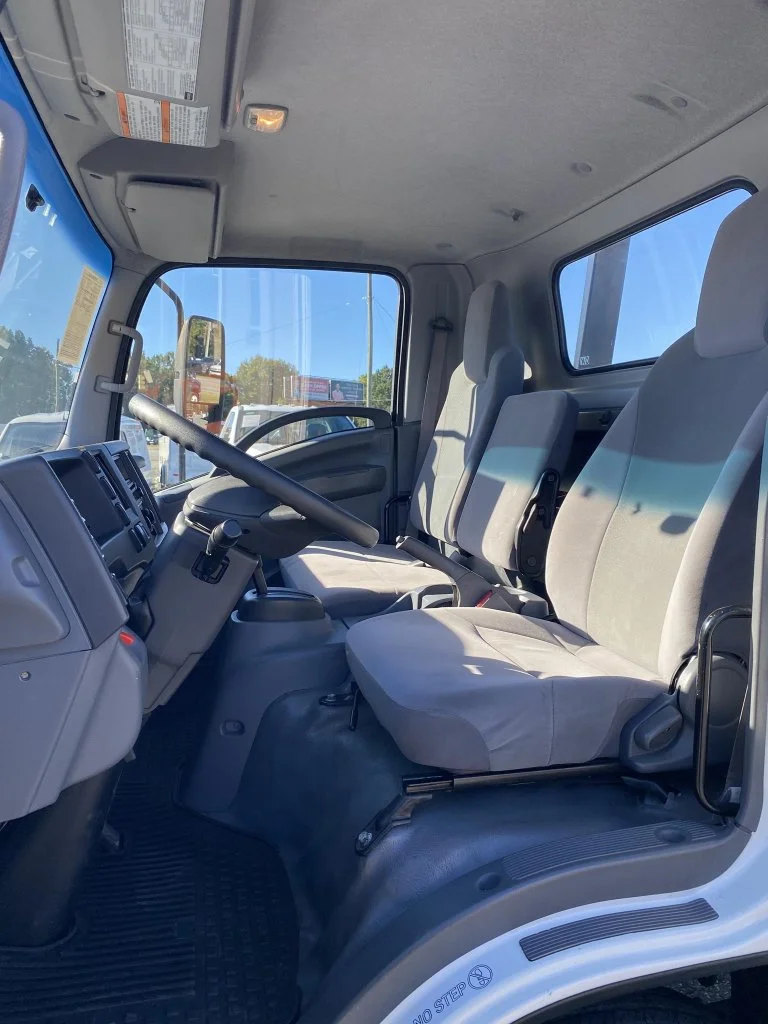 Used 2019  Isuzu Rollback image 12