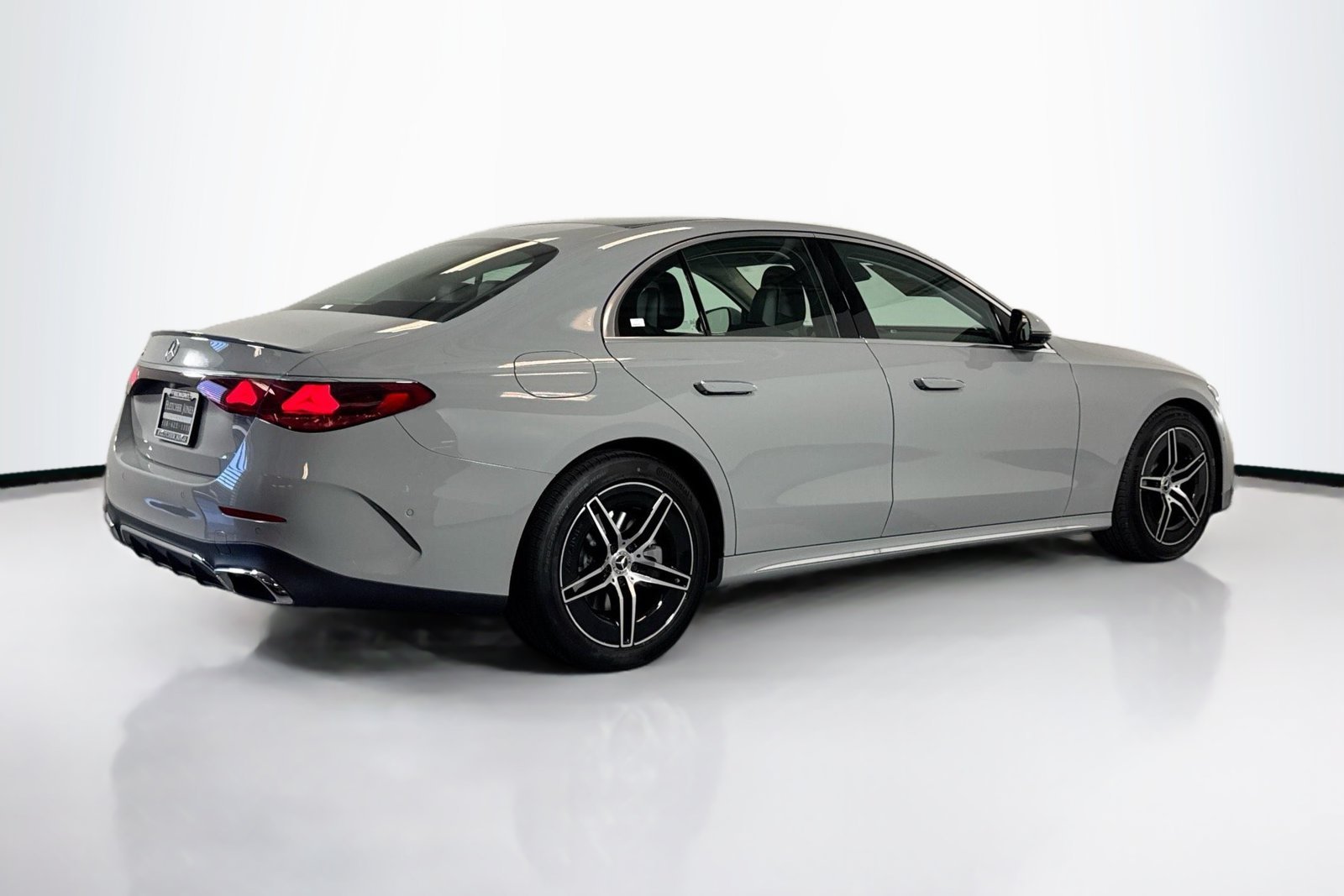 New 2026 MANUFAKTUR Alpine Grey Mercedes-Benz E 350 image 5