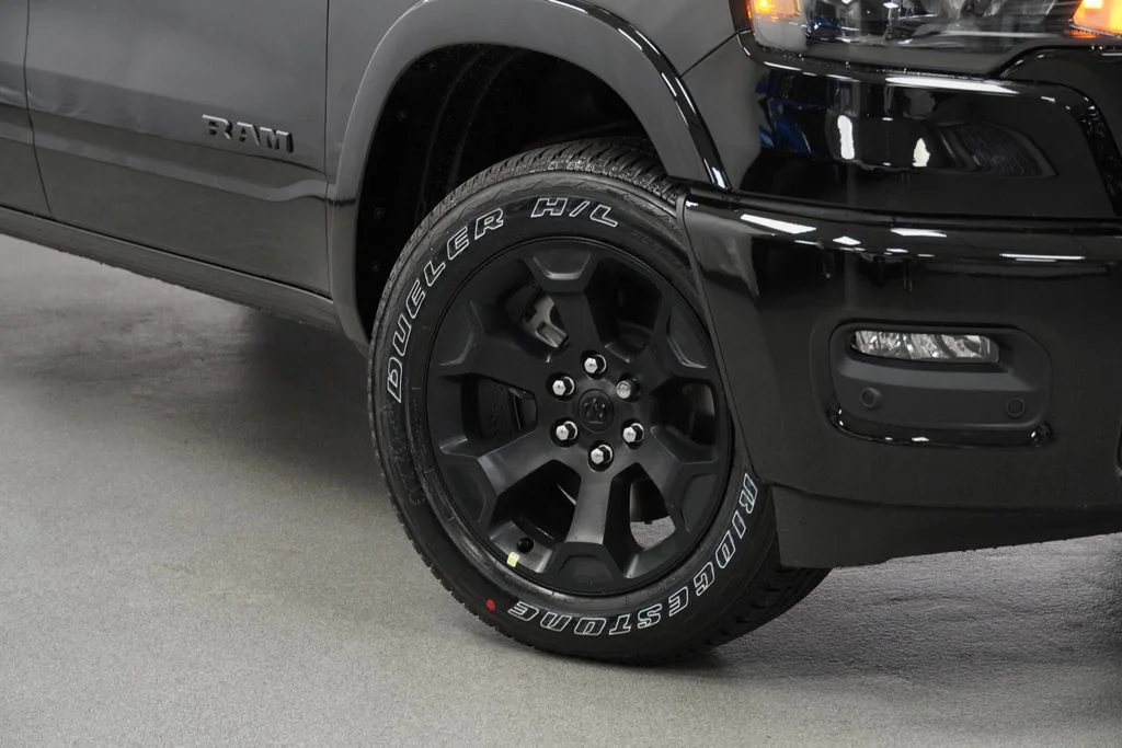New 2026 Diamond Black Crystal Pearl-Coat Exterior Paint RAM Big Horn/Lone Star image 4