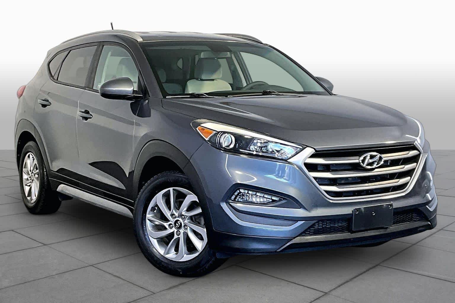 Used 2017 Coliseum Gray Hyundai SE image 3
