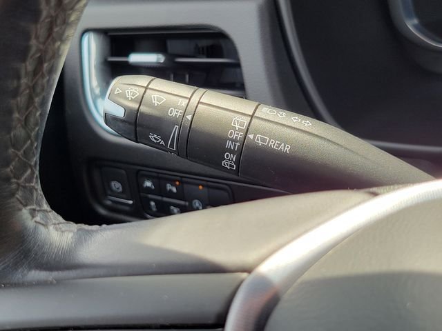 Used 2022 White GMC SLT image 15