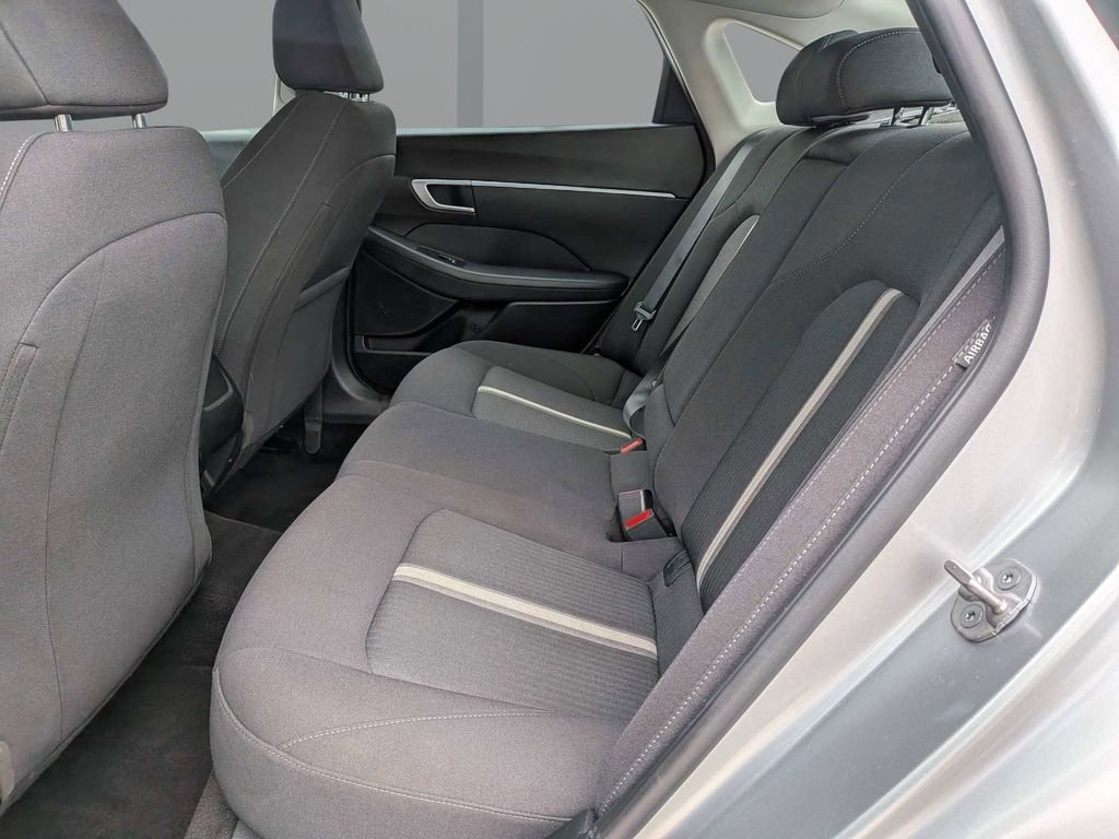 Used 2025 Silver Hyundai SEL image 18