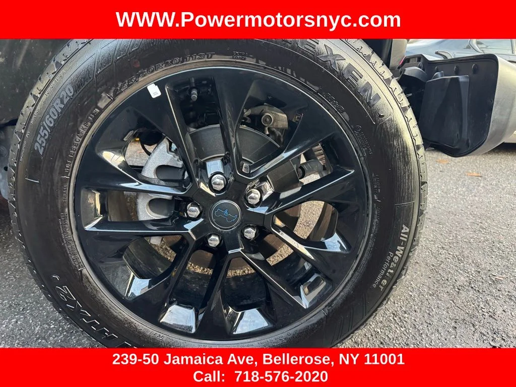 Used 2025 Gray Jeep Sahara 4xe image 15