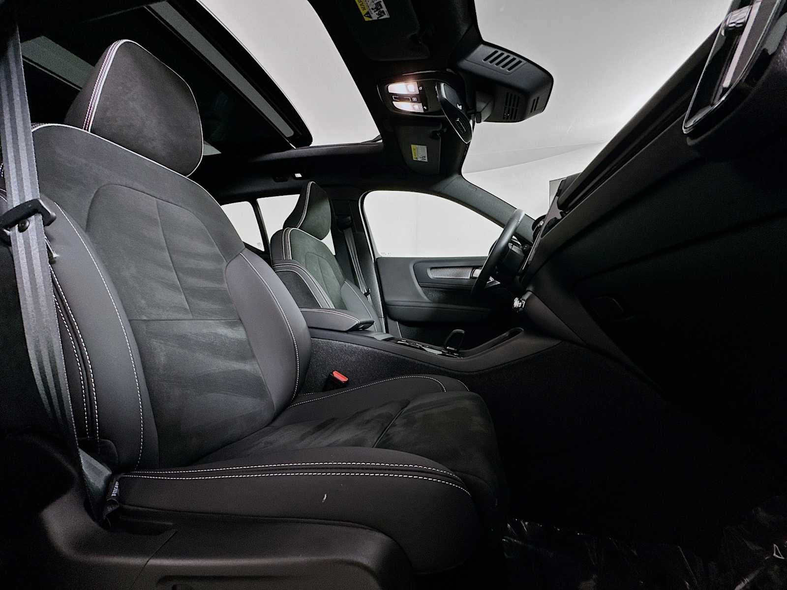 Certified Used 2023 Onyx Black Volvo Plus image 27