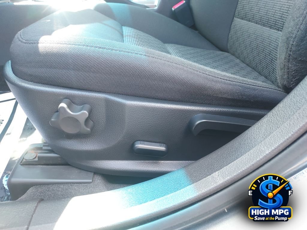 Used 2010 Gray Ford SE image 9