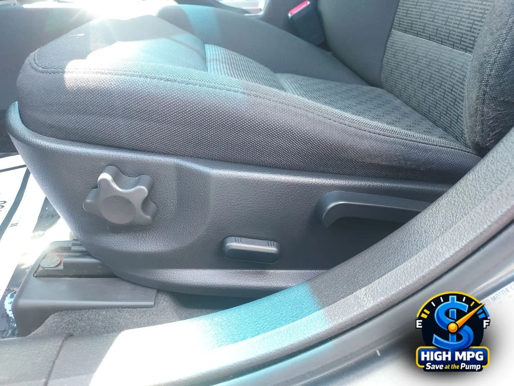 Used 2010 Gray Ford SE image 9