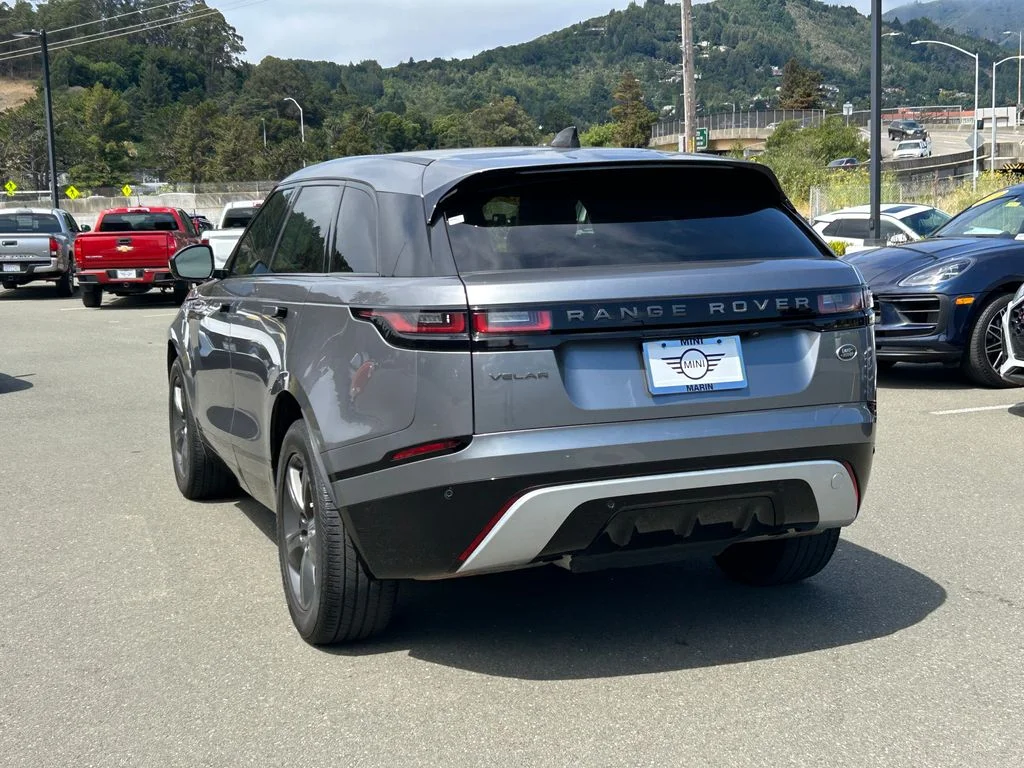 Used 2023 Gray Land Rover R-Dynamic S image 3