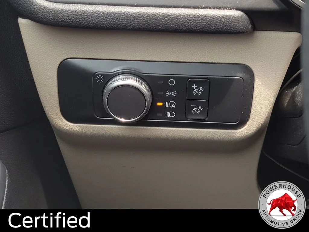 Used 2020 Black Ford SE image 28