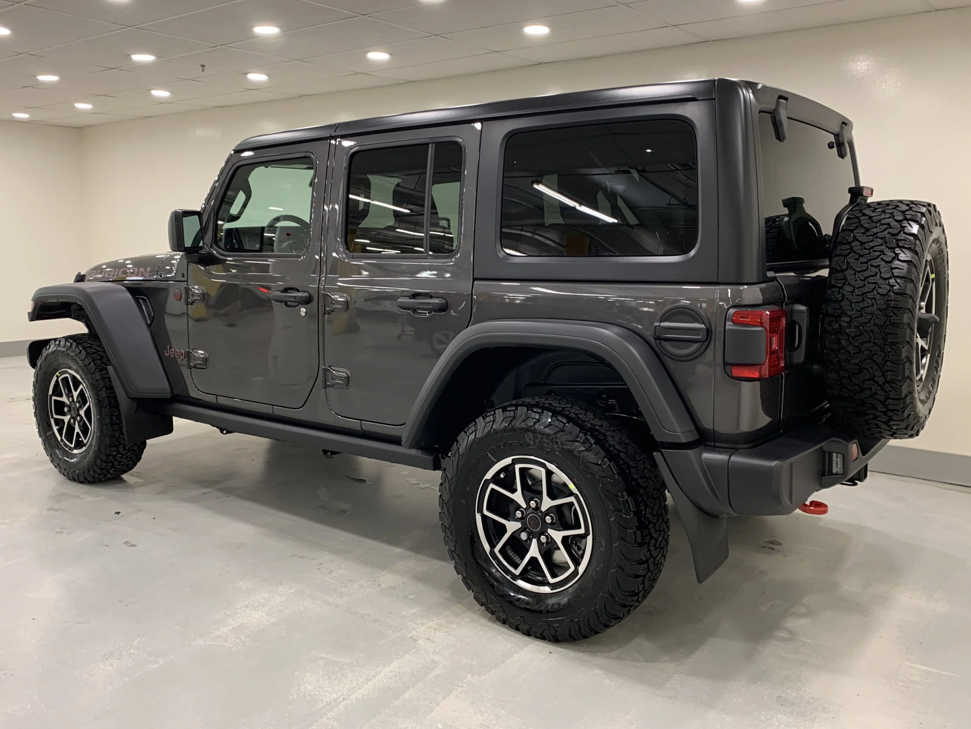 New 2025 Granite Crystal Metallic Jeep Rubicon image 3