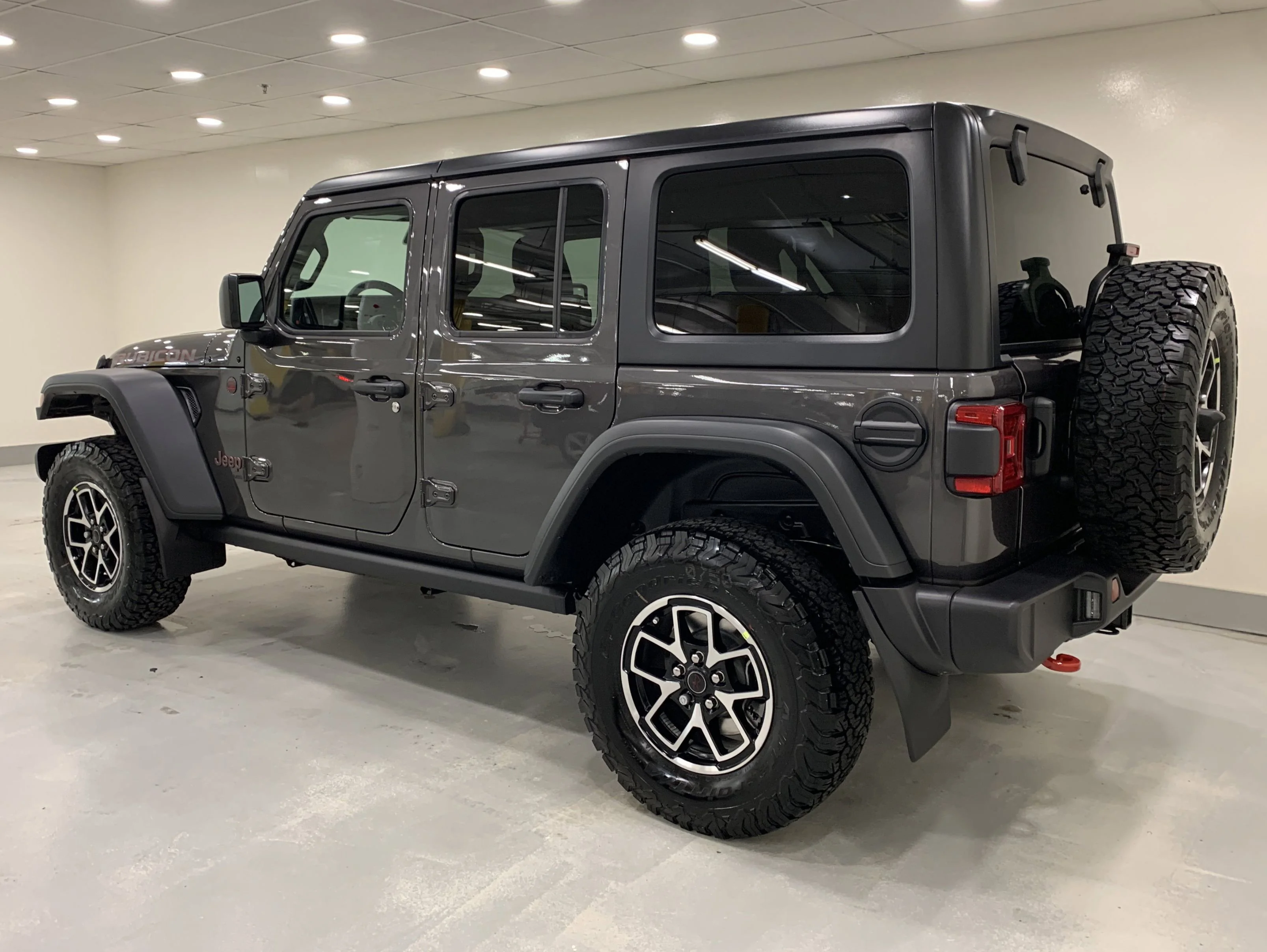 New 2025 Granite Crystal Metallic Jeep Rubicon image 3