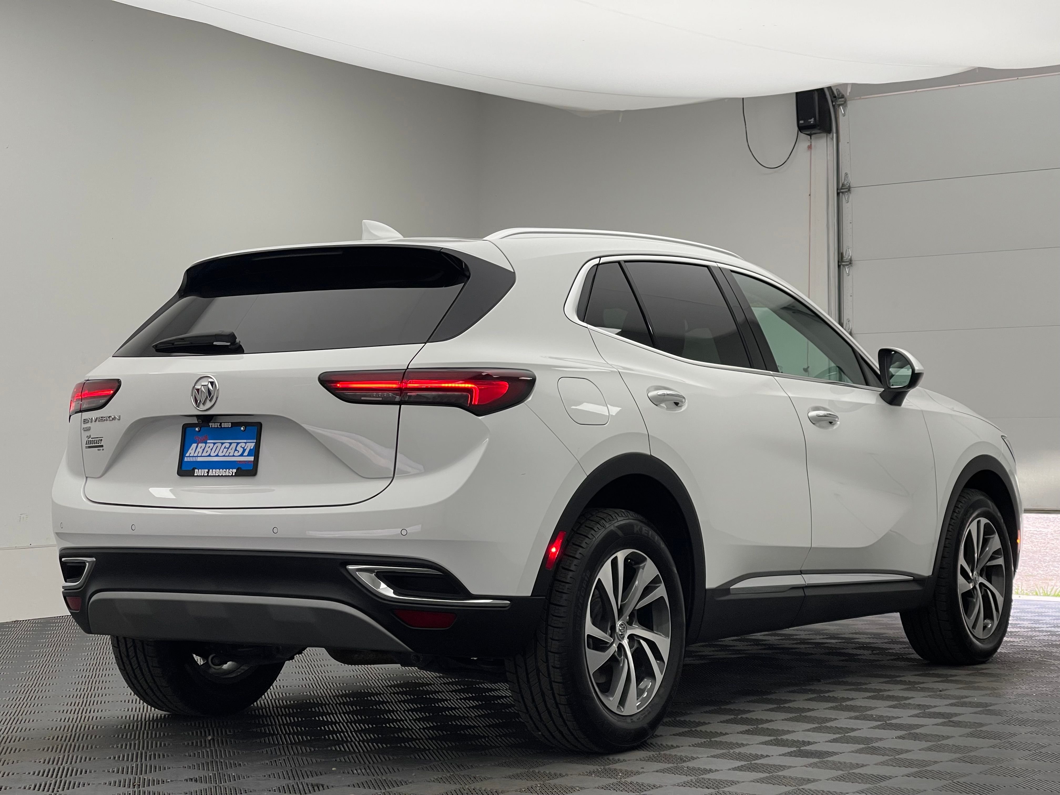Used 2023 Summit White Buick Essence image 7
