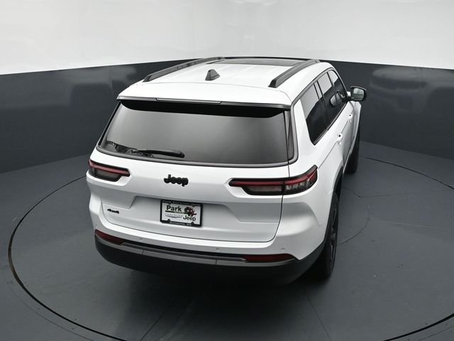 New 2026 Bright White Clear-Coat Exterior Paint Jeep Limited image 17