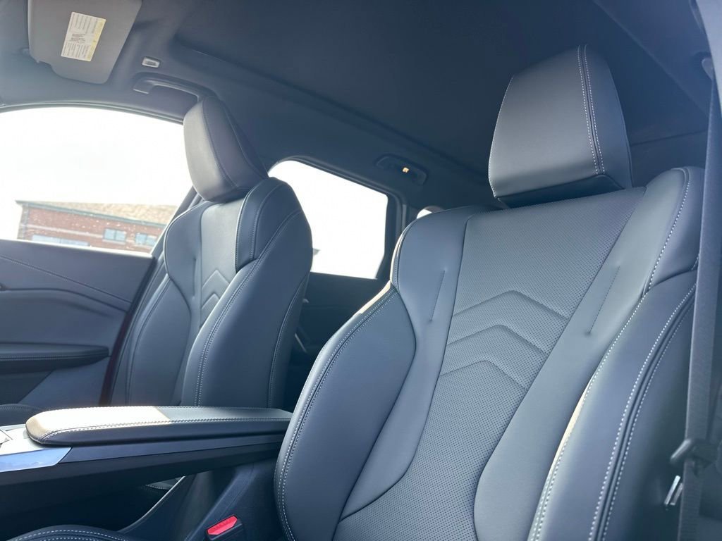 New 2026 Vegas Red Metallic BMW xDrive28i image 13