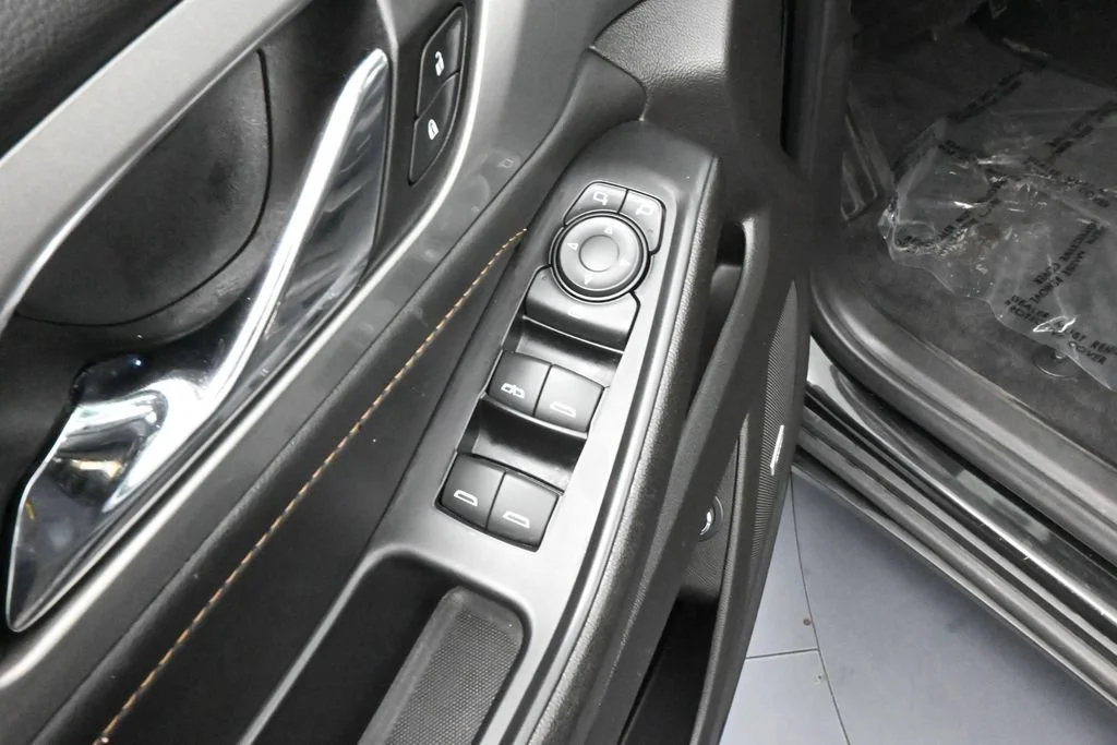 Used 2021 Mosaic Black Metallic Chevrolet RS image 13