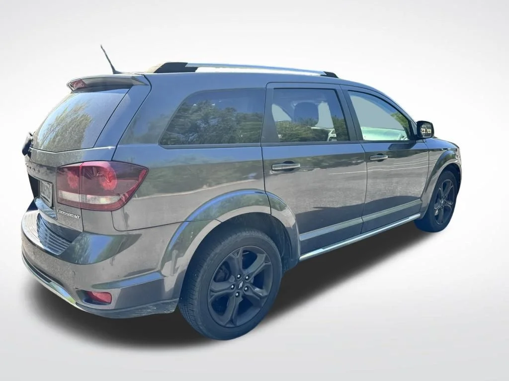 Used 2020 Gray Dodge Crossroad image 4