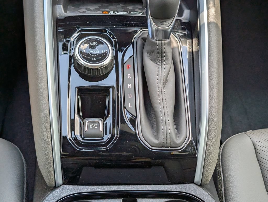 New 2026 Summit White Chevrolet ZR2 image 25