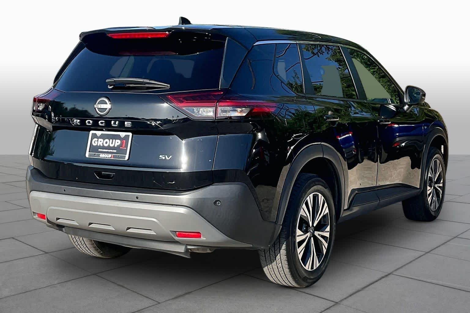 Used 2022 Super Black Nissan SV image 13