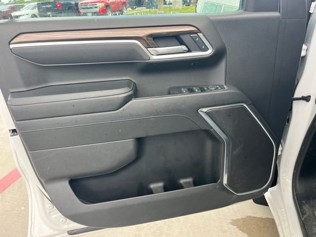 Used 2025 White Chevrolet LT image 9