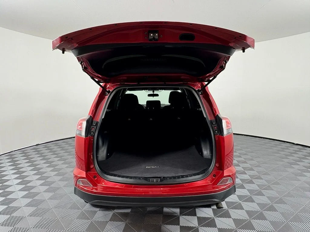 Used 2016 Red Toyota LE image 10