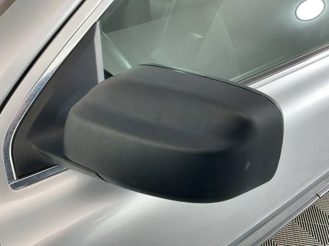 Used 2005 Silver Volvo 2.5T image 9
