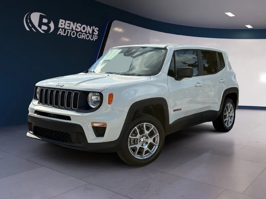 Used 2023 White Jeep Latitude image 1