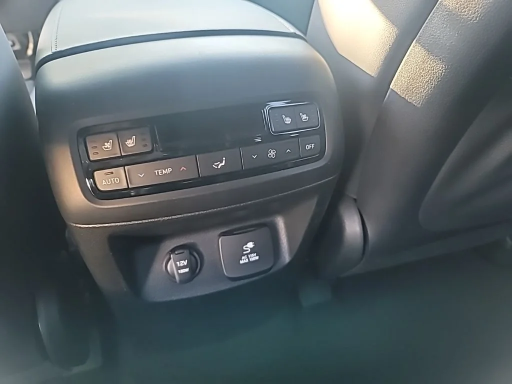 Used 2023 White Hyundai Calligraphy image 17