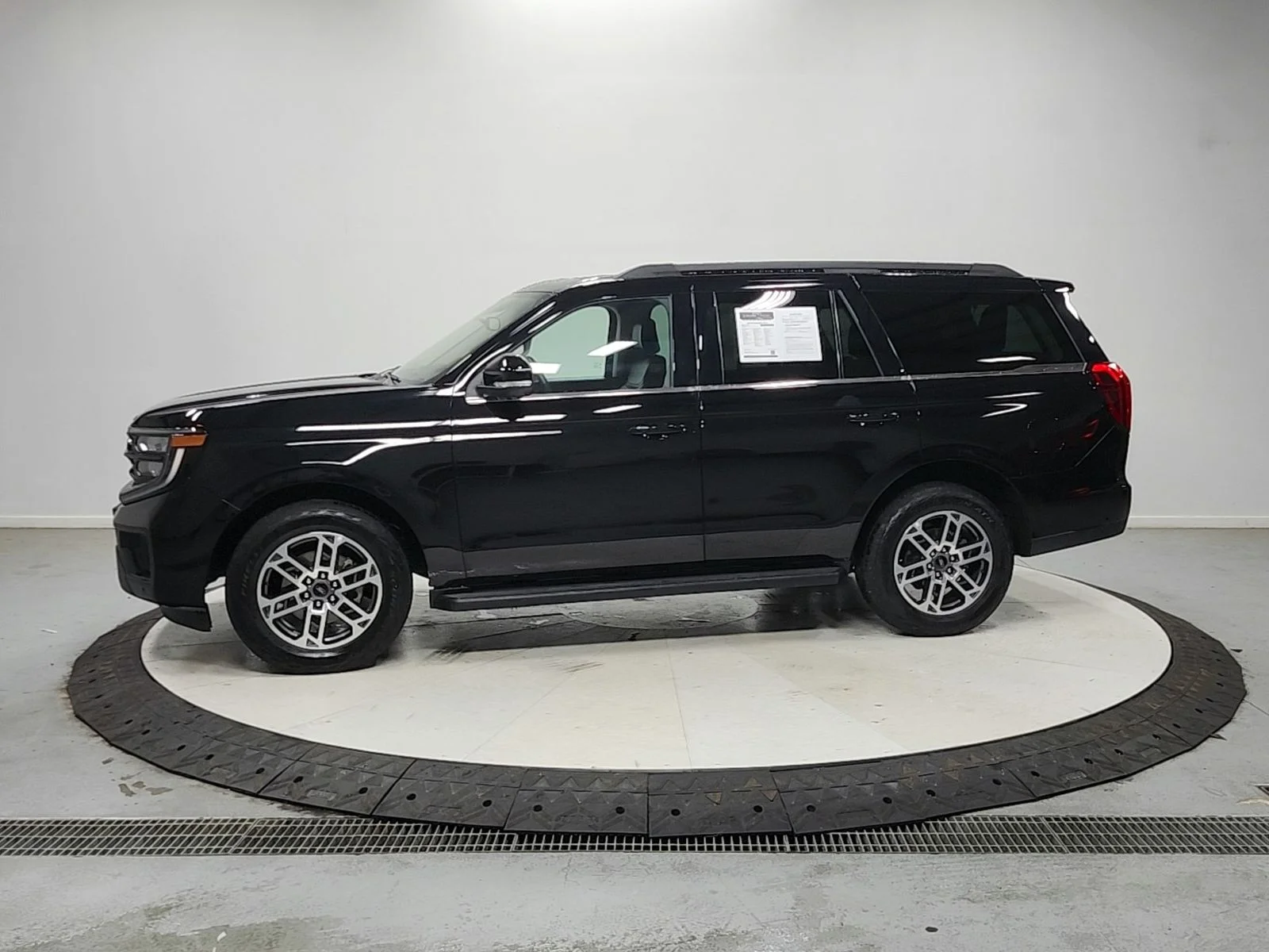 Used 2025 Black Ford Active image 5