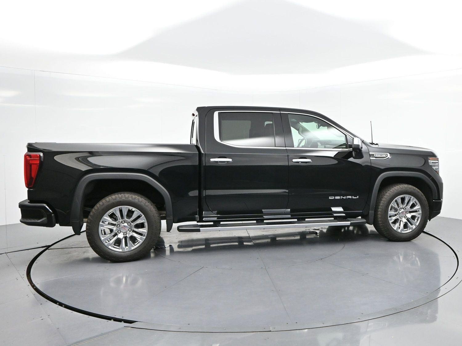 Used 2025 Onyx Black GMC Denali image 8