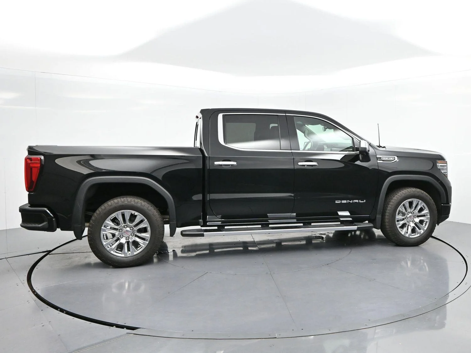 Used 2025 Onyx Black GMC Denali image 8