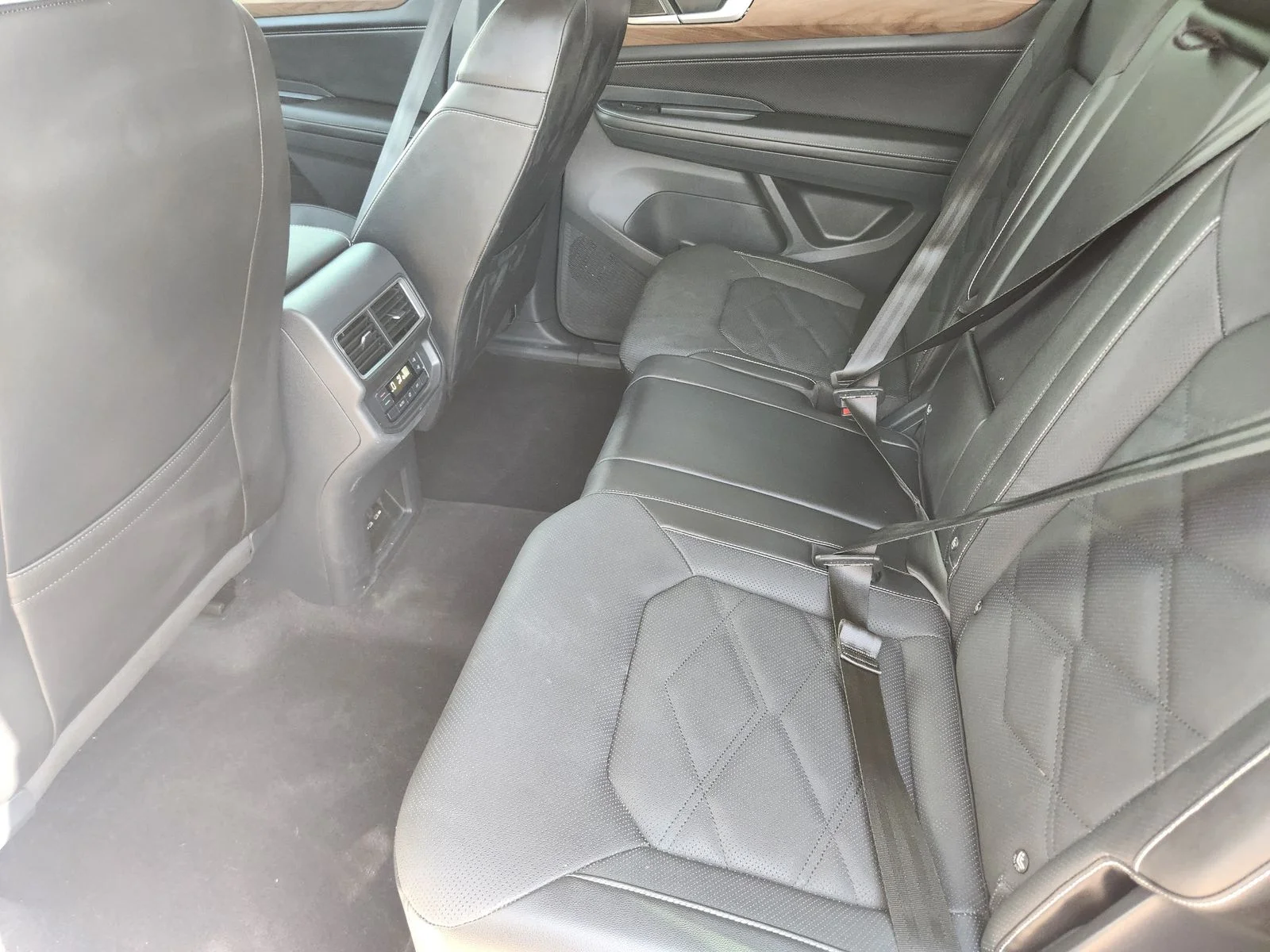 Used 2024 White Volkswagen 2.0T SE image 28