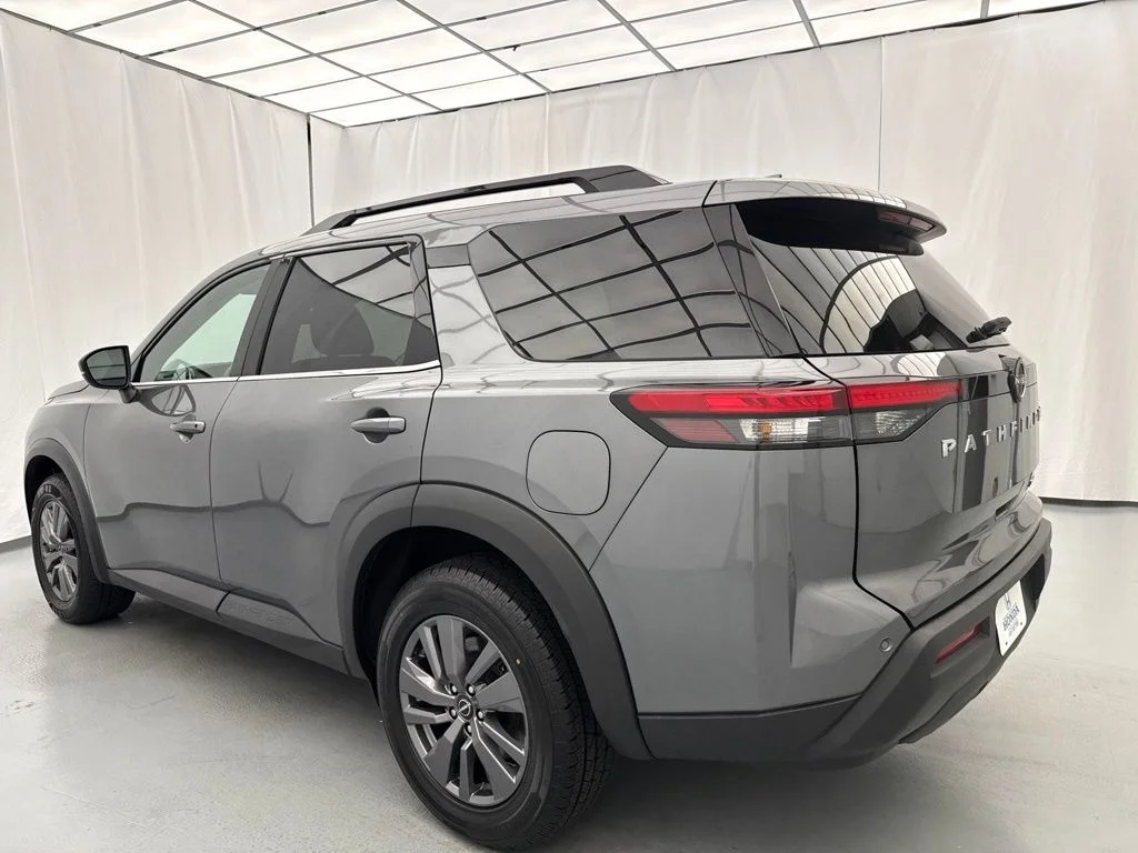Used 2024 Gray Nissan SV image 5