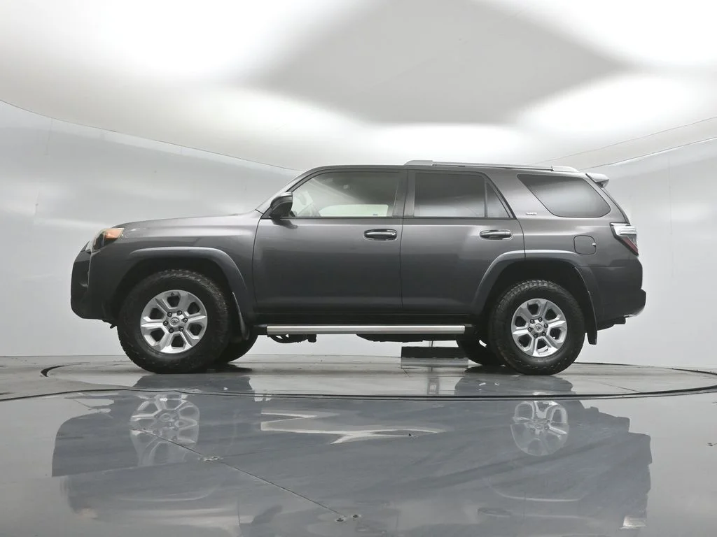 Used 2014 Gray Toyota SR5 image 7