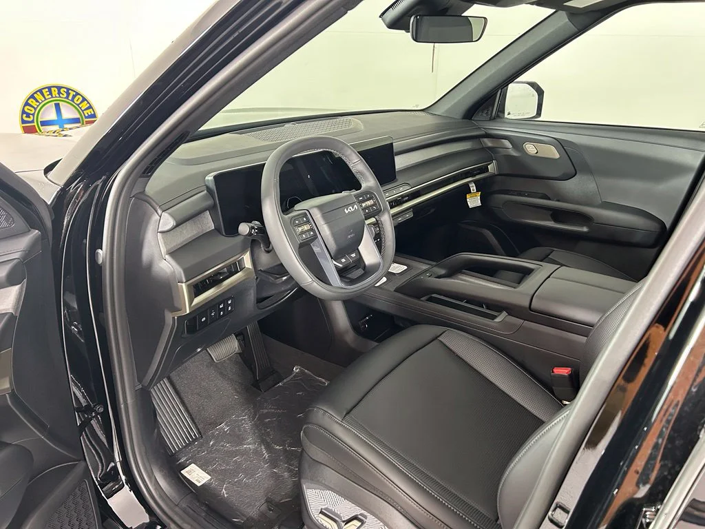 New 2027 Ebony Black Kia S image 7
