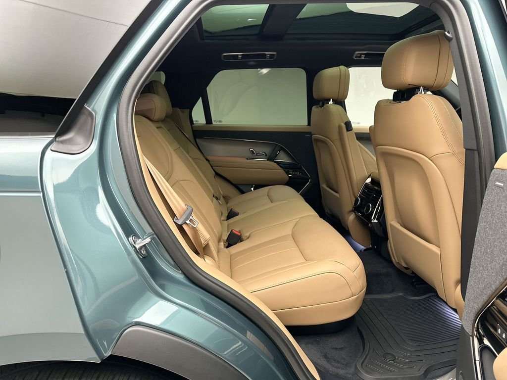 New 2026 Giola Green Land Rover SE image 7