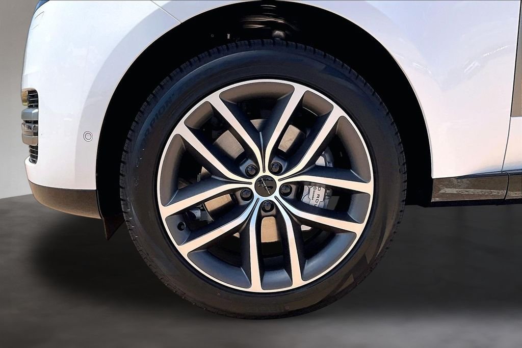 New 2026  Land Rover SE image 12