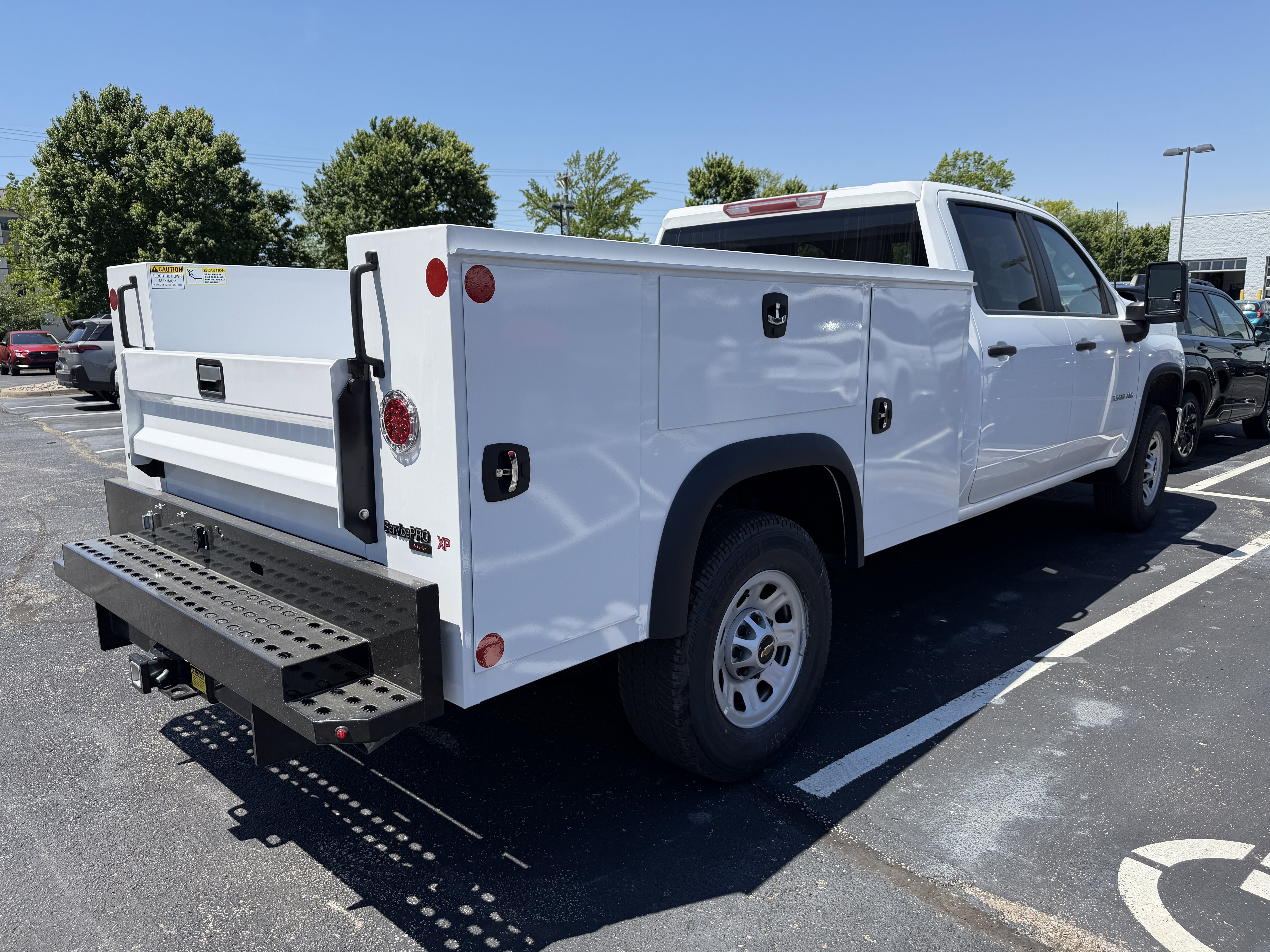 New 2026 Summit White Chevrolet WT image 7