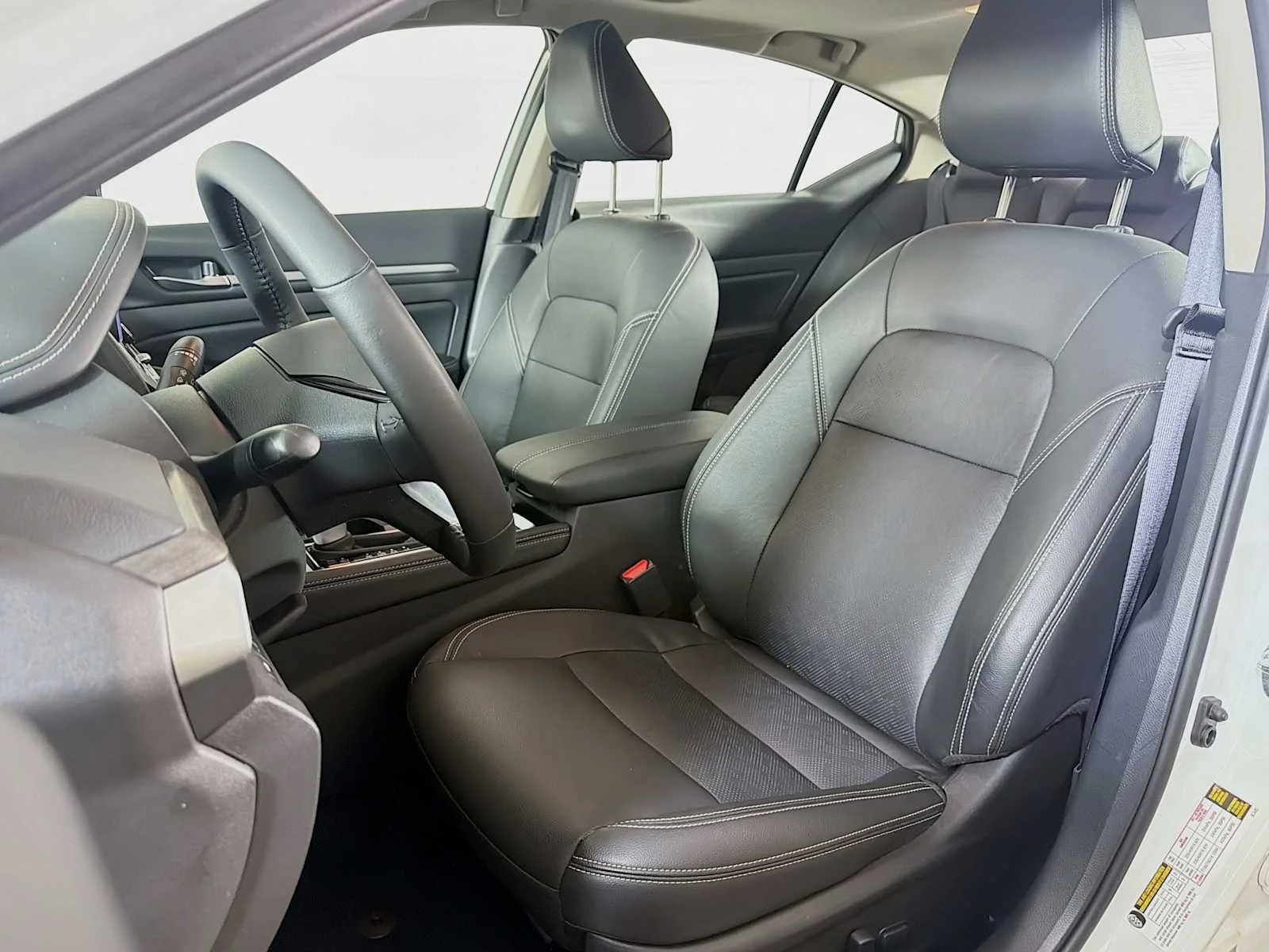 Certified Used 2025 Pearl White Tricoat Nissan SL image 17