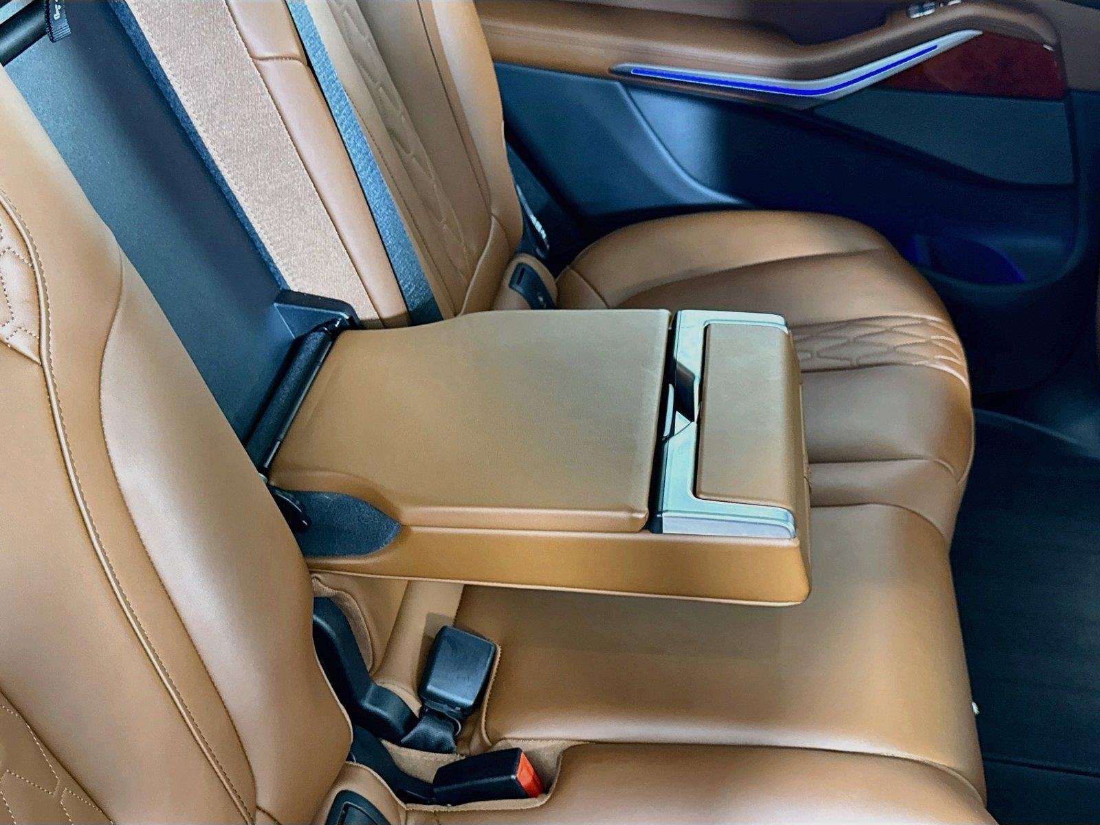 Used 2024 ALPINA Blue Metallic BMW ALPINA XB7 | One Owner image 31