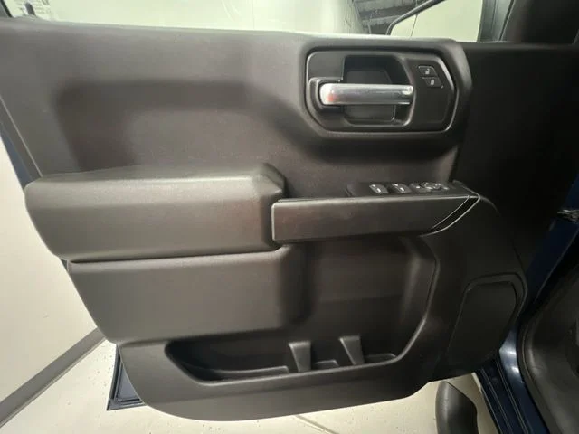 Used 2022 Blue Chevrolet Custom image 22