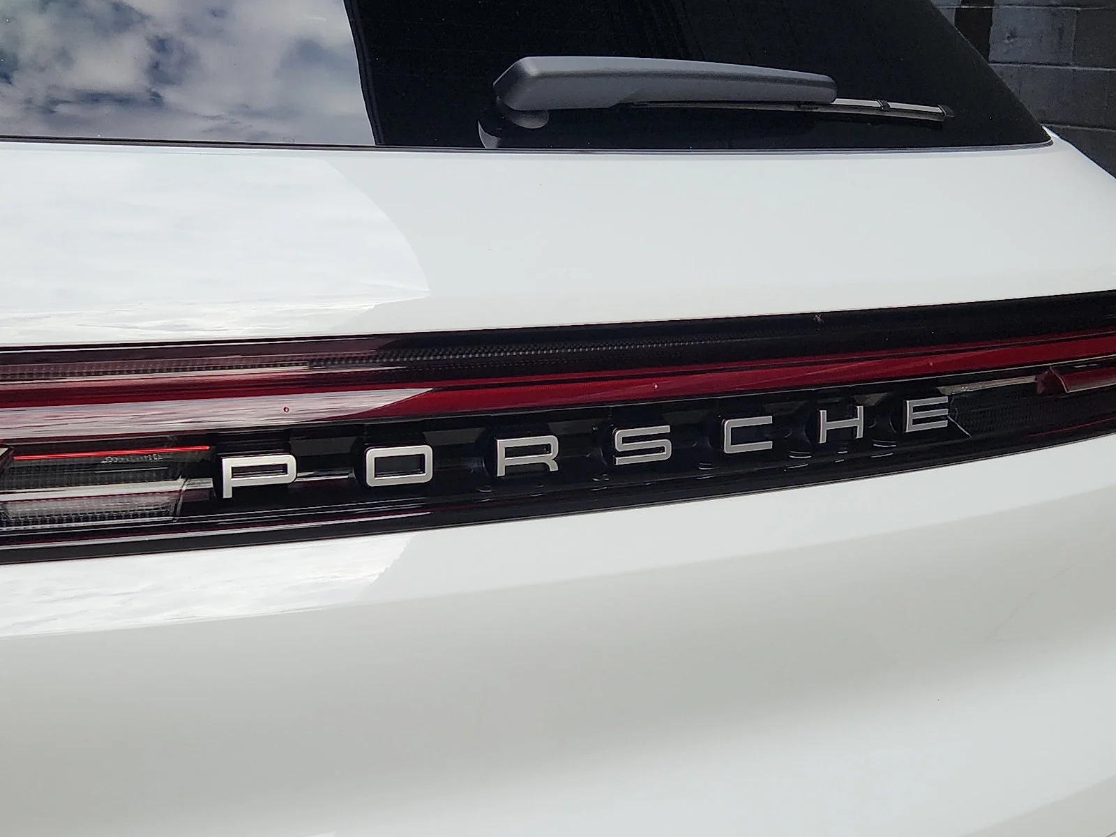Used 2026 Carrara White Metallic   2Y Porsche  image 26