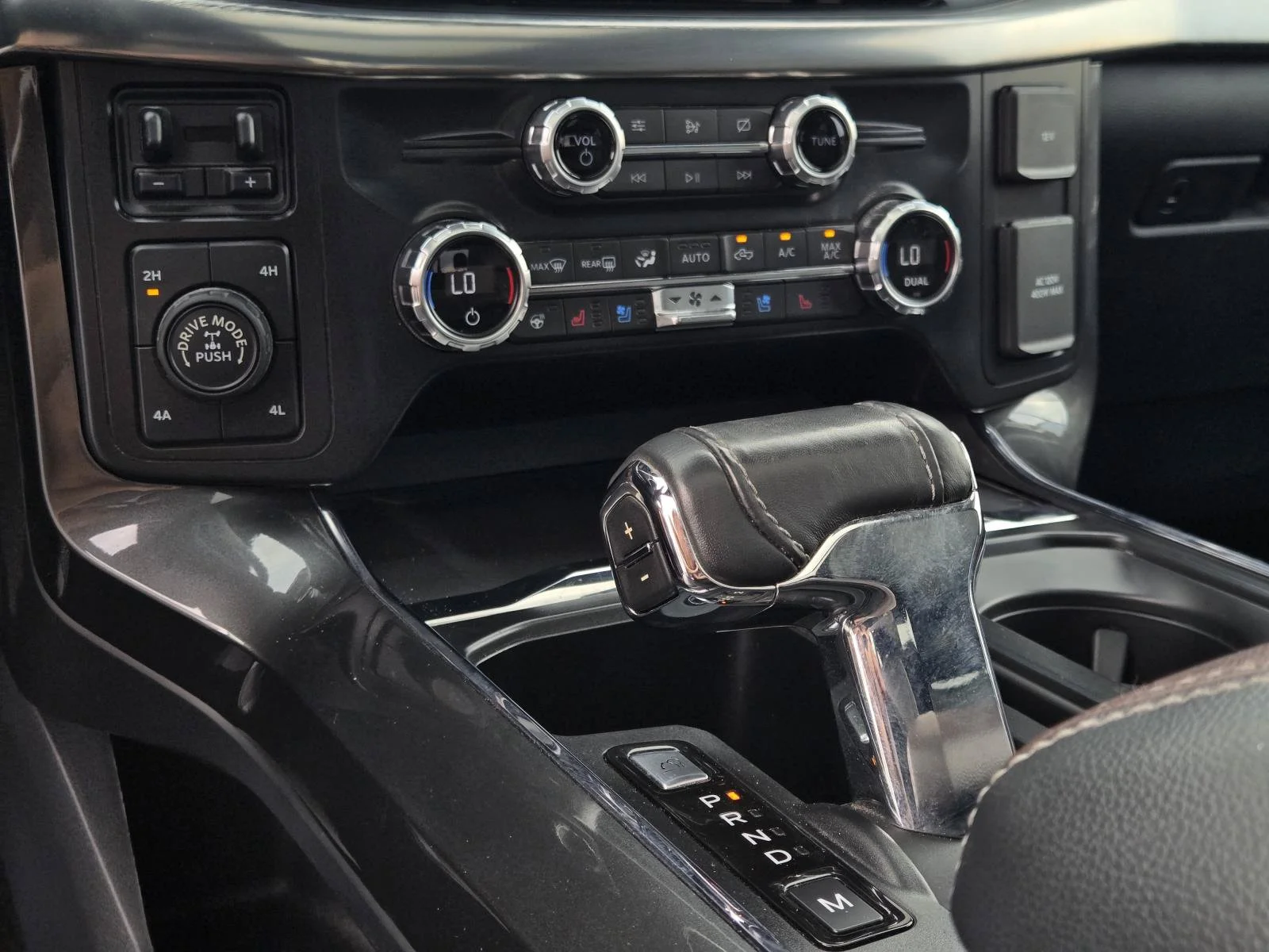 Used 2021 Black Metallic Ford Lariat image 30