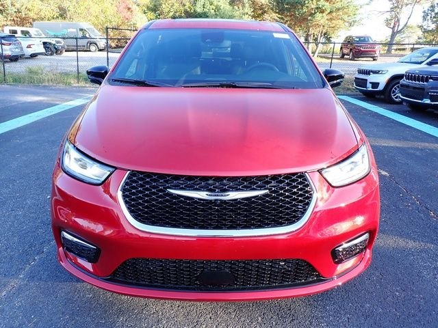 New 2026 Red Hot Pearl-Coat Exterior Paint Chrysler Select image 10