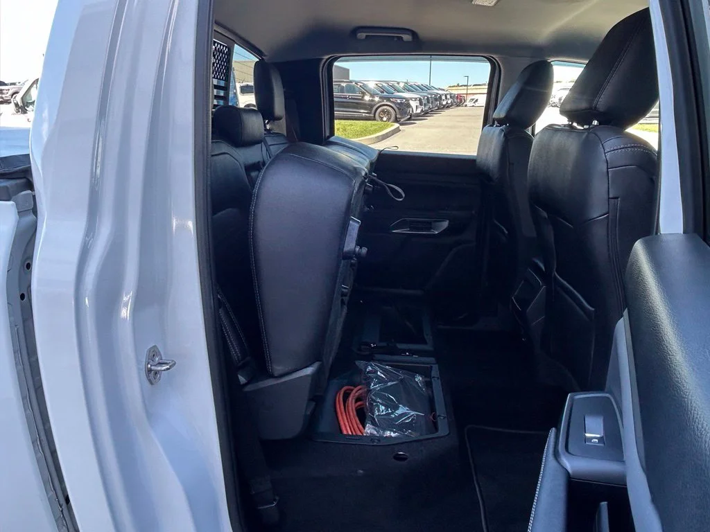 Certified Used 2025 Oxford White Ford Lariat image 32