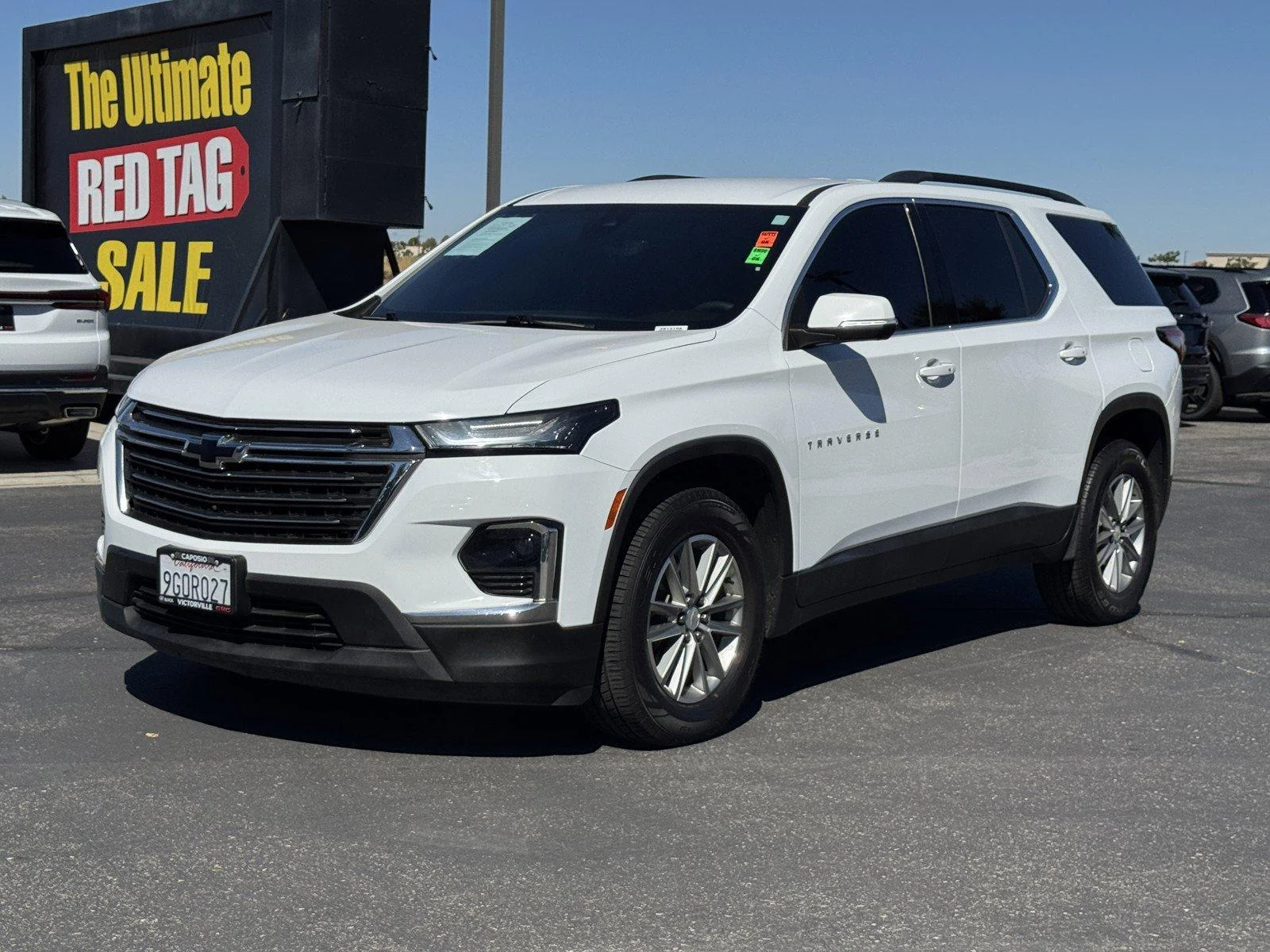 Used 2023 SUMMIT WHITE Chevrolet LT Cloth image 3
