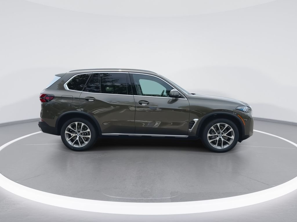 New 2026 Manhattan Green Metallic BMW xDrive40i image 4