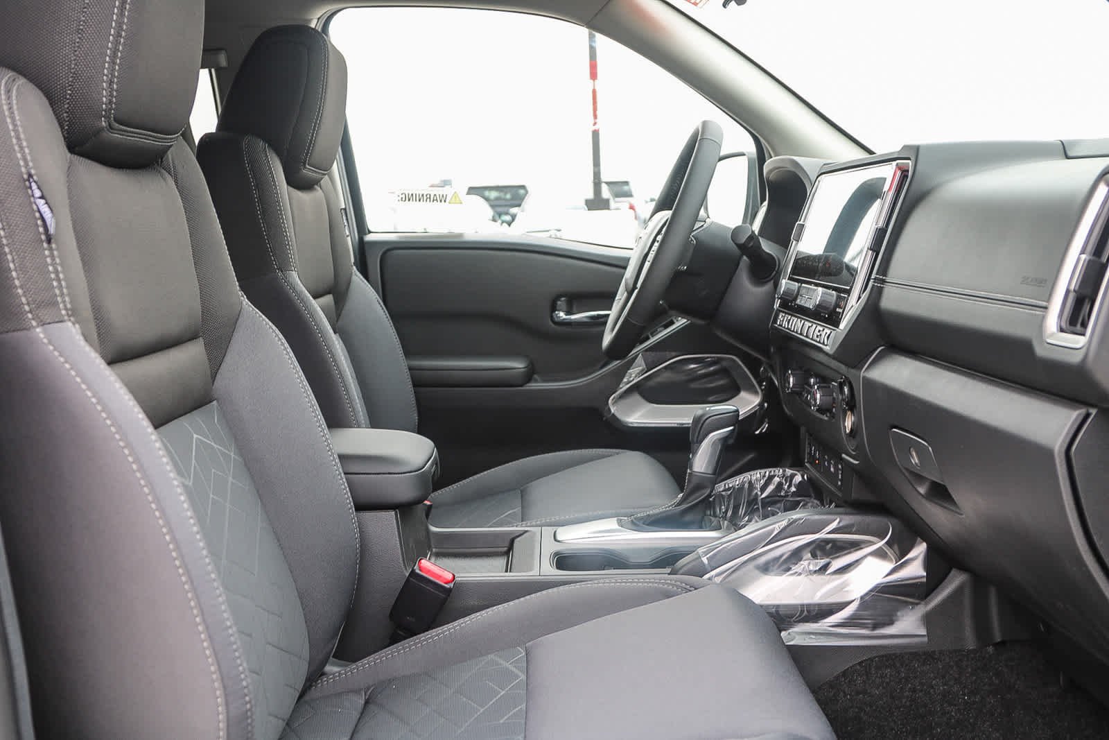 2025 Nissan Frontier SV - Photo 18